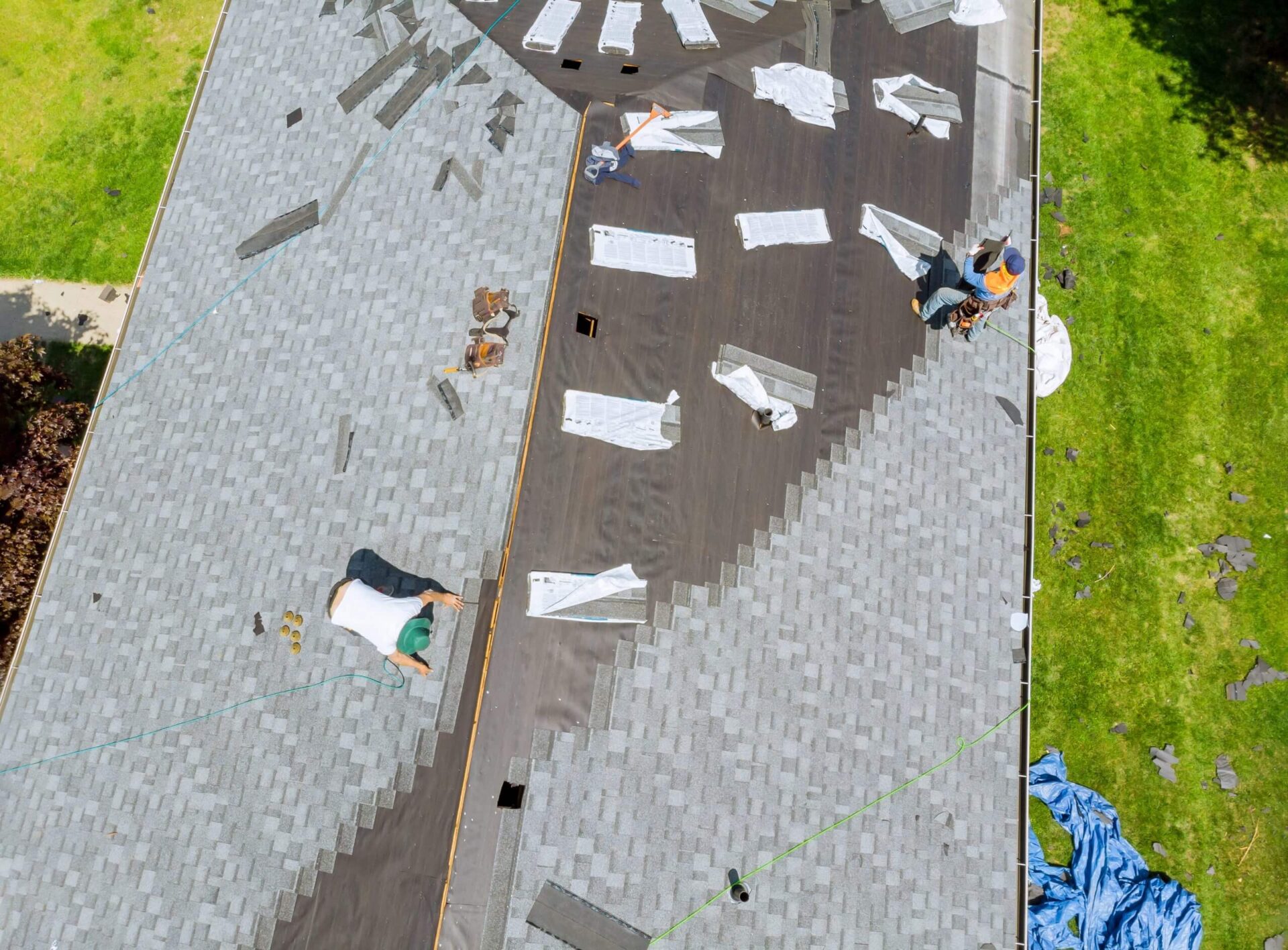 RainTech Roofing - Roofer working on replacement asphalt shingle roof